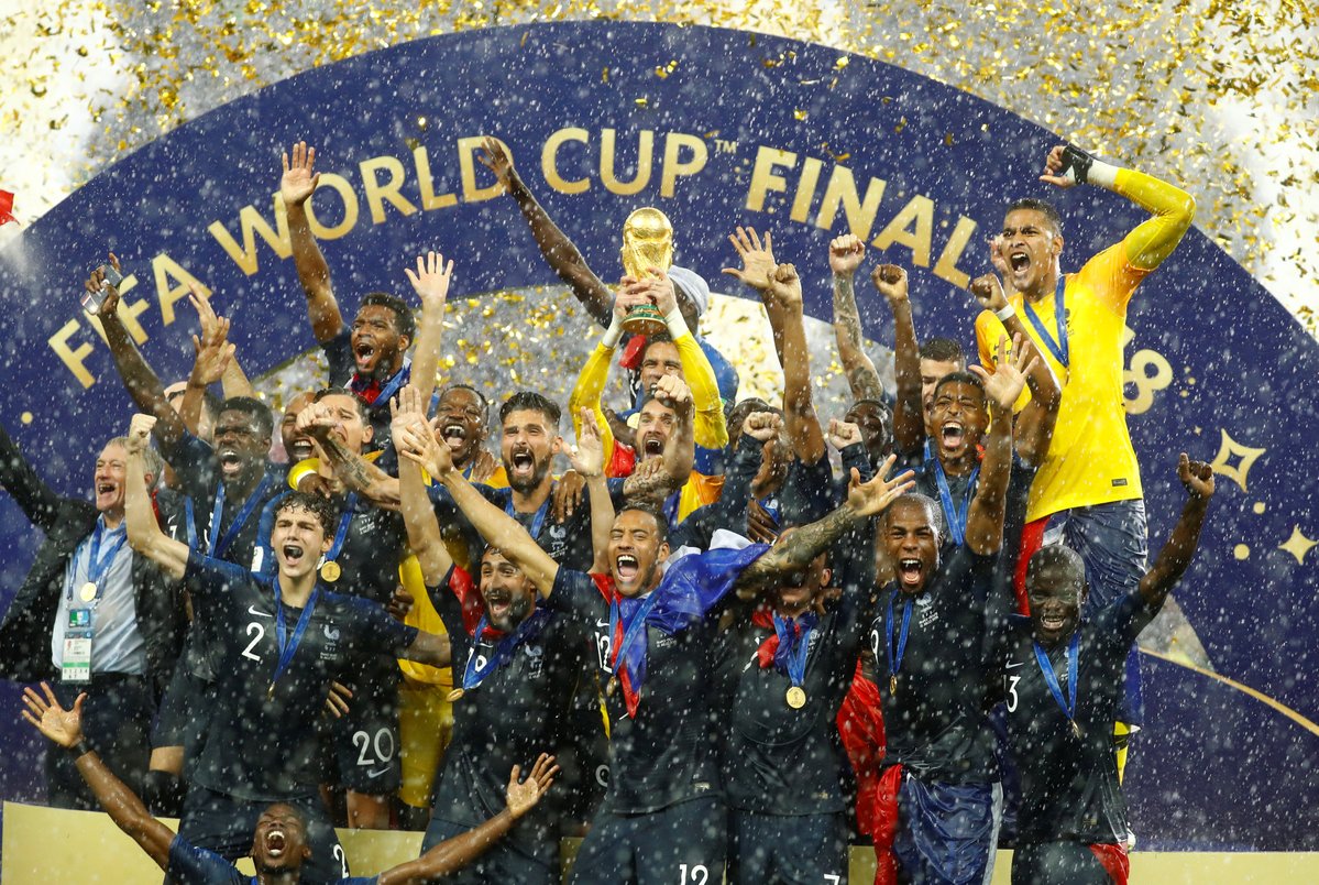 لحظة تتويج فرنسا بكأس العالم